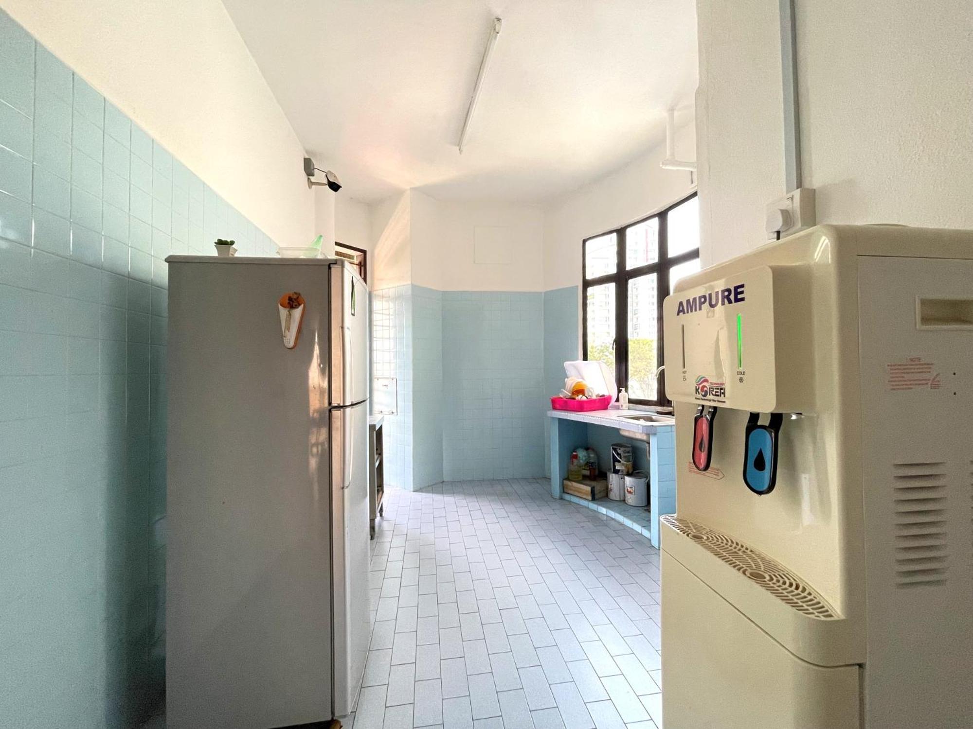 Oyo 90326 Wg Homestay *